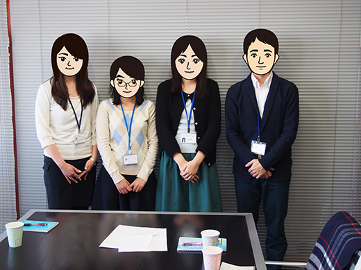左から、なりや　すずり　かなめ　くもと（司会）