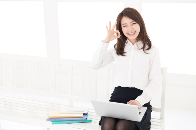 コスト削減する女性